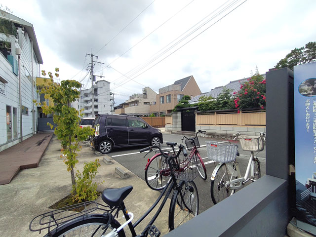 cafeオーマチの駐車場・駐輪場