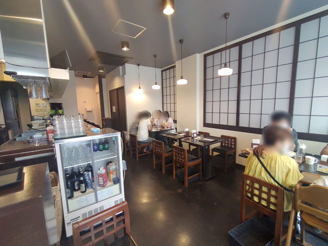 創作うどん専門店くらうどの店内