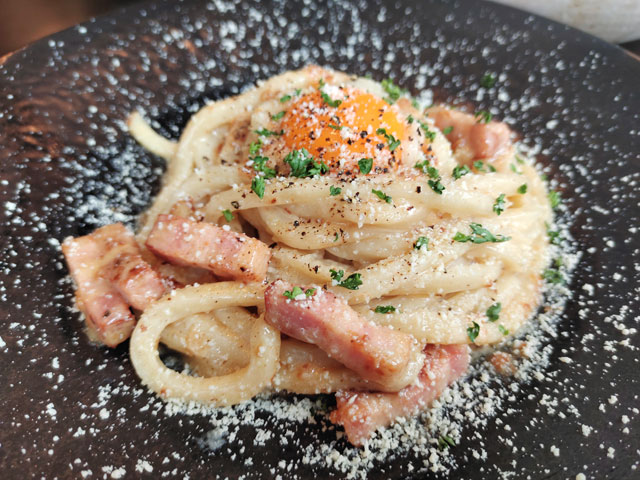 創作うどん専門店くらうどのカルボナーラうどん