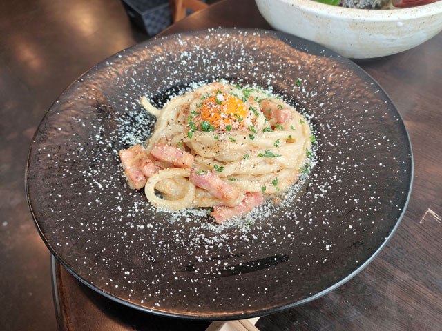 創作うどん専門店くらうどのカルボナーラうどん