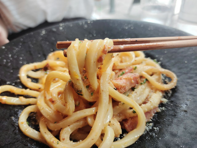 創作うどん専門店くらうどのカルボナーラうどん
