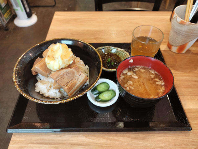 おいしい時間のラフテー丼定食