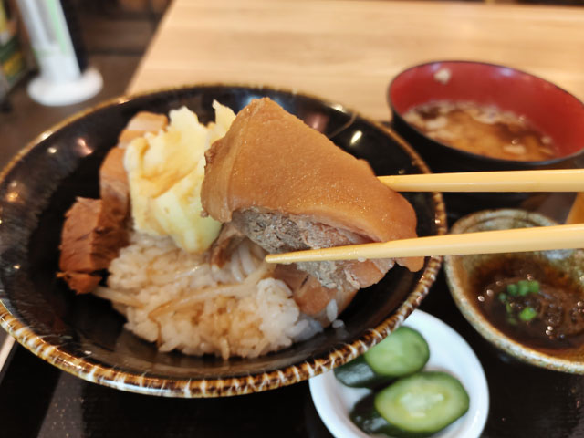 おいしい時間のラフテー丼