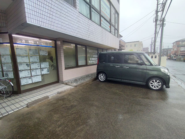 淡路島バーガー川越店の駐車場