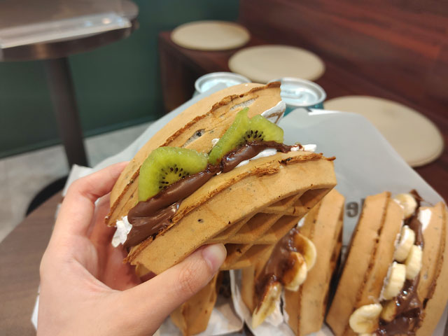 ワッフルカーン川越店