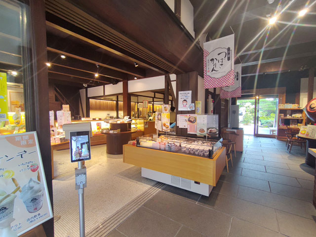 紋蔵庵の店内
