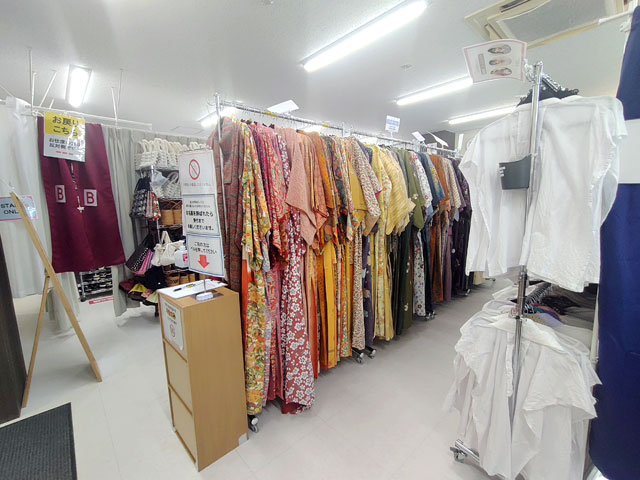 梨花和服川越店の店内